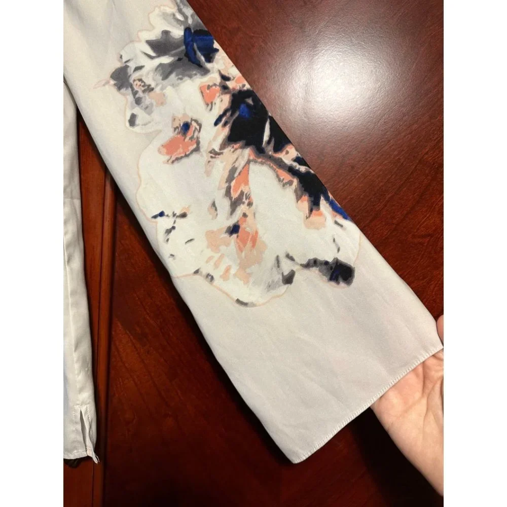 SOLD Vince Camuto White Blouse in size XS Long Sleeve - Picture 5 of 12